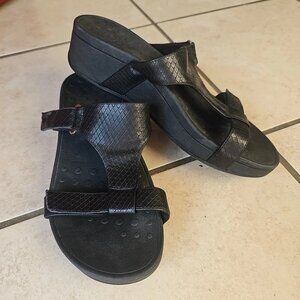 Vionic Ellie Black T-Strap Platform Sandals W/Adjustable Straps-Size: 7